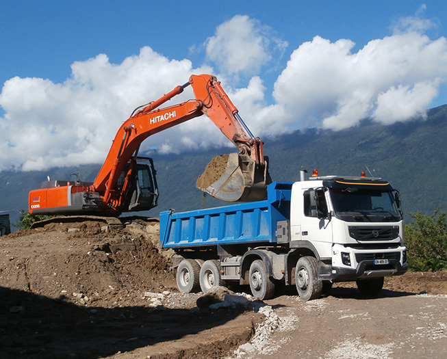 Demandez la location de votre camion bi-benne ou semi-benne près de Chambéry